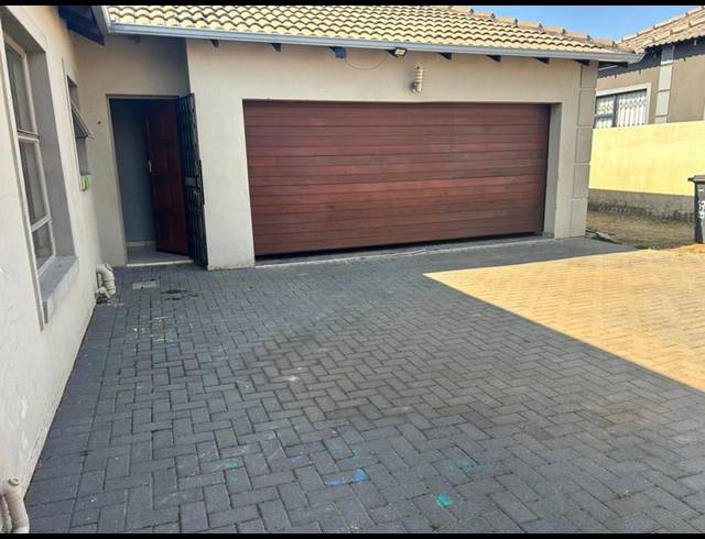 3 BEDROOM HOUSE FOR SALE IN HEATHERVIEW